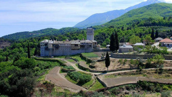 Μονή Καρακάλλου: «Ανεύθυνα και ανυπόστατα» τα δημοσιεύματα για ανάμειξη στις εκλογές