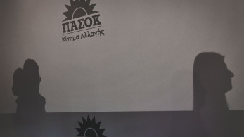 Στα... βήματα της Ζαν ντ'Αρκ το ΠΑΣΟΚ του Ανδρουλάκη
