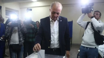Την είδε Τσίπρας ο Βελόπουλος με χυδαιότητες και λαϊκισμό