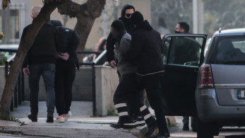 Κολωνός: στη φυλακή οδηγούνται οι επτά από τους οκτώ νέους κατηγορούμενους