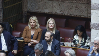 Μεγαλώνει το… δράμα του ΣΥΡΙΖΑ: με «δεμένα» χέρια και στη Βουλή