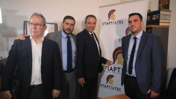 Απ’ έξω «Σπαρτιάτες», από μέσα Κασιδιάρηδες