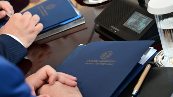 Έξι υπουργοί σε ειδικές αποστολές