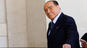 Μπερλουσκόνι: ιδιωτική προσευχή στη βίλα του - Τετάρτη απόγευμα η κηδεία του