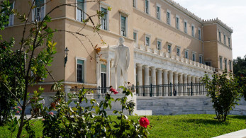 Προσχέδιο προϋπολογισμού 2024: αυξήσεις σε δημοσίους υπαλλήλους και συνταξιούχους