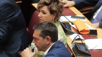 Μες στην… καλή χαρά η Κοινοβουλευτική Ομάδα του ΣΥΡΙΖΑ