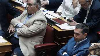 Η «μετακίνηση» του Τσίπρα και η… χαρά του Κουτσούμπα (φωτό)