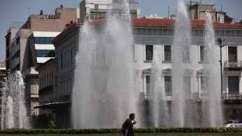 Σε κλοιό καύσωνα η χώρα: στους 44 βαθμούς Κελσίου ο υδράργυρος