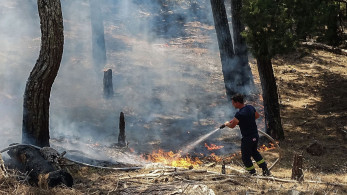 Φωτιές: Αναζωπυρώσεις σε Αττική, Ρόδο, Λακωνία - Δύο αεροσκάφη και ένα ελικόπτερο στέλνει η Τουρκία