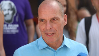 Παραίτηση Τσίπρα / Βαρουφάκης: Καθιστά επιτακτικότερη την ανασύνταξη προοδευτικών δυνάμεων