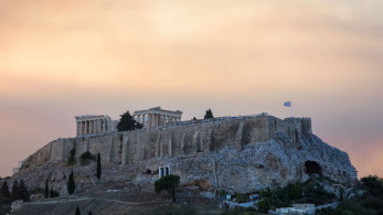 Φωτιές: ο καπνός σκέπασε τον ουρανό της Αθήνας (φωτό και βίντεο)