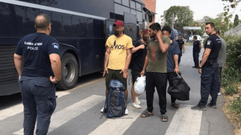 Μιχάλης Χρυσοχοΐδης: Τι αποφασίστηκε για την έξοδο και επανείσοδο αλλοδαπών τρίτων χωρών