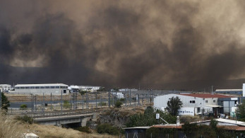Φωτιά στον Ασπρόπυργο: Σε κρίσιμη κατάσταση στη ΜΕΘ οι τρεις εγκαυματίες (video)