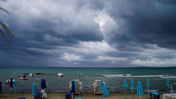Έντονα καιρικά φαινόμενα στην Κέρκυρα - Απεγκλωβίστηκαν 10 τουρίστες από παραλία του νησιού