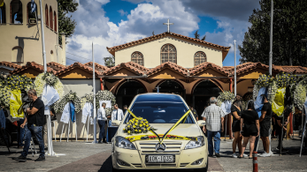 Το τελευταίο αντίο στον Μιχάλη Κατσουρή