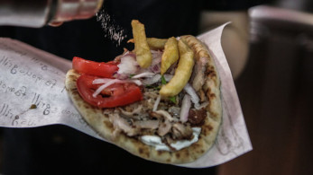 Σουβλάκι: Τιμές-«φωτιά» στα νησιά – Πού ξεπέρασε τα 4 ευρώ