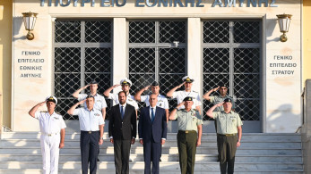 Υπουργείο Εθνικής Άμυνας: συγκίνηση στην τελετή απόδοσης τιμής στους νεκρούς στη Λιβύη (φωτό)