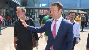Νέα παράσταση: Ο Στέφανος Κασσελάκης ξαναγράφει την Ιστορία στη… Μακρόνησο