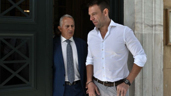 Ο ΣΥΡΙΖΑ αδειάζει τον Αποστολάκη για τη στήριξη στους «γαλάζιους» αντάρτες