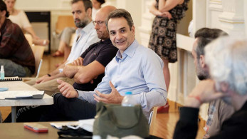 Στο Εθνικό ο Μητσοτάκης: Δεν θα αφήσουμε ξεκρέμαστους τους ανθρώπους της τέχνης