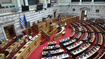 Στη Βουλή ο προϋπολογισμός 2024: αυξήσεις σε δημοσίους υπαλλήλους και συνταξιούχους