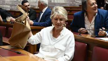 ΣΥΡΙΖΑ: επιμένει η Ακρίτα για το τριήμερο της ΚΟ - Γιατί Σπέτσες και όχι Καρδίτσα ή Έβρο;