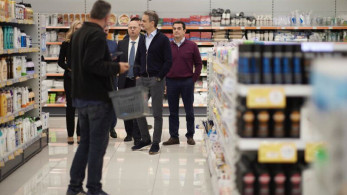 Σε σούπερ μάρκετ ο πρωθυπουργός για την πρωτοβουλία «Μόνιμη Μείωση Τιμής»