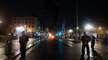 Δουβλίνο: σκηνές χάους μετά την επίθεση με μαχαίρι- Για «ακροδεξιούς χούλιγκαν» μιλά η αστυνομία