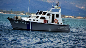 Πλοίο προσέκρουσε στο λιμάνι της Νάξου - Εγκλωβισμένοι οι επιβάτες