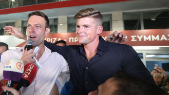 Ο Κασσελάκης ζητεί από τα ΜΜΕ να μην ασχοληθούν με τον γάμο του