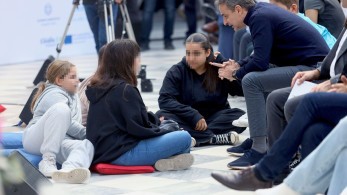 Δεν αρκεί να παλεύει μόνος του o πρωθυπουργός