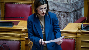 Βουλή: η Αγαπηδάκη κατέρριψε τα fake news της «Νίκης» για τα εμβόλια