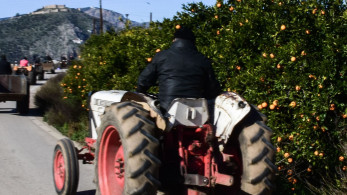Κομισιόν για αγρότες: προτείνει παρεκκλίσεις από την ΚΑΠ για το 2024