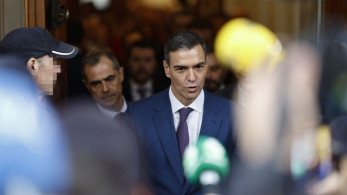 Ο σοσιαλιστής Σάντσεθ που καταπατά το κράτος δικαίου και τα βρίσκει με τον... Ερντογάν