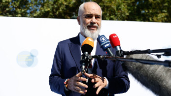 Αλβανία: πέταξαν μολότοφ, πέτρες και καπνογόνα μπροστά από το γραφείο του Ράμα