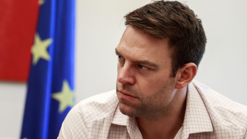 Ο Κασσελάκης «σπάει» την τοξική «παράδοση» του Αλέξη Τσίπρα και επισκέπτεται τον τραυματία αστυνομικό