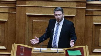 Βουλή: κρασί και σουβλάκια κέρασε ο Ανδρουλάκης για την ονομαστική του εορτή