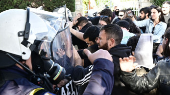 Καβούρι - Ένταση στη Σύνοδο των Πρυτάνεων: φοιτητές επιτέθηκαν με πέτρες σε αστυνομικούς