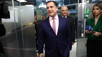 Ο Άδωνις κατατροπώνει τον Μιθριδάτη που δεν γνωρίζει ούτε το εορταστικό ωράριο των καταστημάτων!