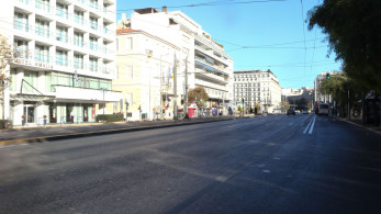 Πόλη-φάντασμα η Αθήνα: δείτε φωτογραφίες από το κέντρο