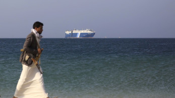 Υεμένη: ακυβέρνητο πλέει το εμπορικό πλοίο που χτύπησαν οι Χούθι