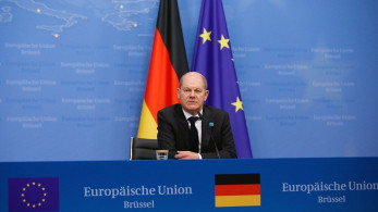 Ο σοσιαλιστής Σόλτς «κλείνει τα μάτια» στις παραβιάσεις δικαιωμάτων από την Αλβανία