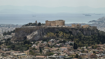 Κομισιόν: προβλέψεις για υπεραπόδοση της ελληνικής οικονομίας το 2024