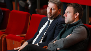 Διαγωνισμός τοξικότητας και άκρατου λαϊκισμού μεταξύ ΣΥΡΙΖΑ και ΠΑΣΟΚ
