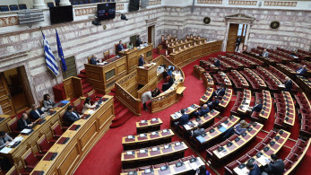 New York Times: Η κοινωνικά συντηρητική Ελλάδα θα ψηφίσει υπέρ του γάμου των ομοφύλων