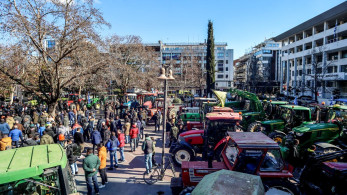 Λάρισα: στην κεντρική πλατεία με τα τρακτέρ οι αγρότες της περιοχής