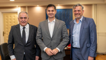 Συνάντηση ΕΕΑ με Θεοχάρη: παράταση 1 μήνα στην προθεσμία εγκατάστασης των POS