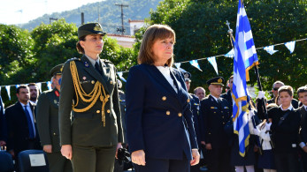 H Κατερίνα Σακελλαροπούλου ολοκλήρωσε την επίσκεψή της στην Κάρπαθο για τους εορτασμούς της 80ής επετείου