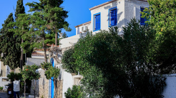 Σπέτσες: αύριο η τελευταία μέρα σύσκεψης του ΣΥΡΙΖΑ - Άνθη στον Κασσελάκη από τη δήμαρχο