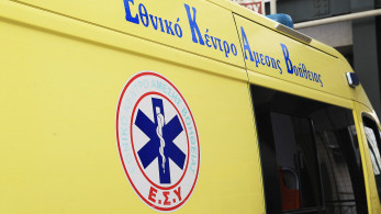 Εξάρχεια: μυστήριο με το θάνατο γυναίκας και τον τραυματισμό του συζύγου της